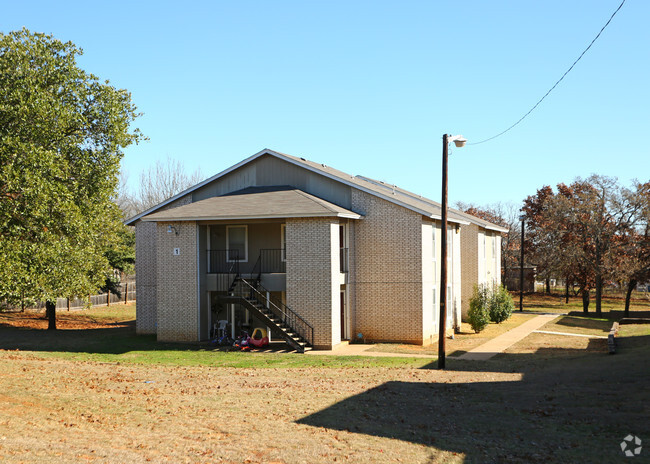 Building Photo - Woodstock III Square