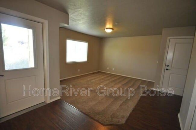 Building Photo - 6680 Irving St W