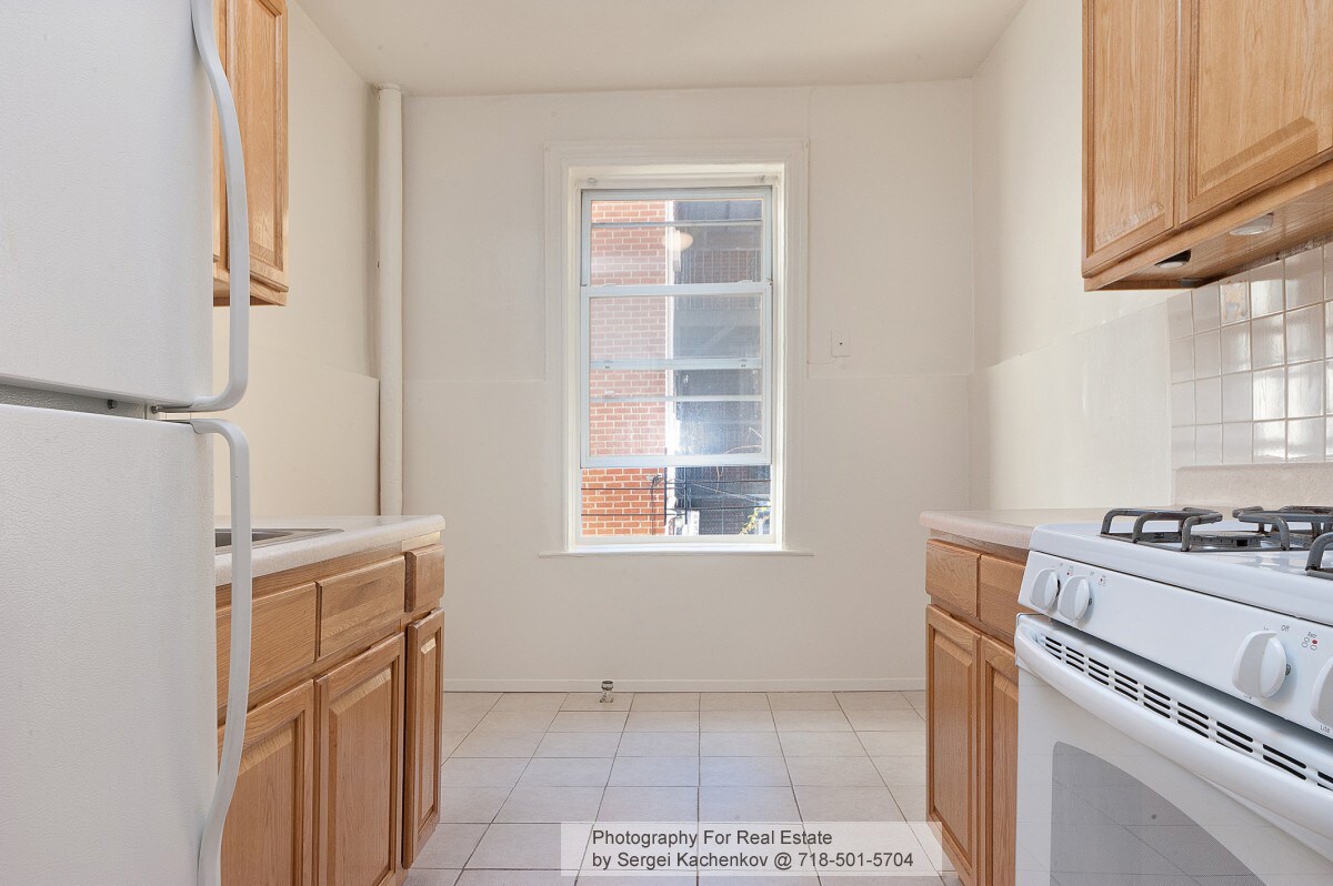 Primary Photo - 84-38 120th St