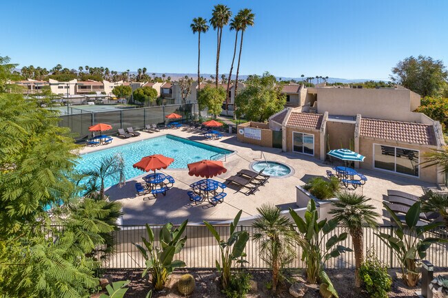 A pocos minutos de tiendas, restaurantes y entretenimiento. - San Jacinto Village Apartments