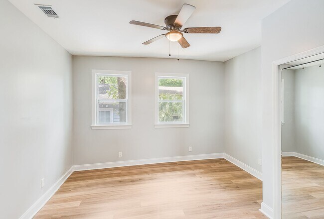 Foto del edificio - 1228 E Park Ave