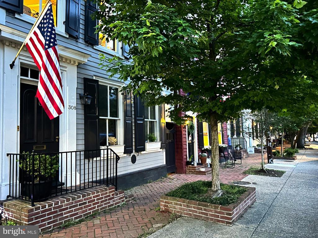 Foto principal - 308 S Fairfax St