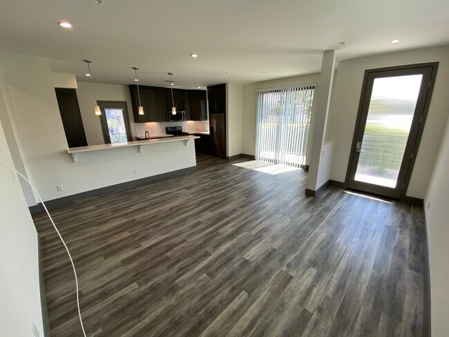 Foto del edificio - 8365 Dunbarton Ave