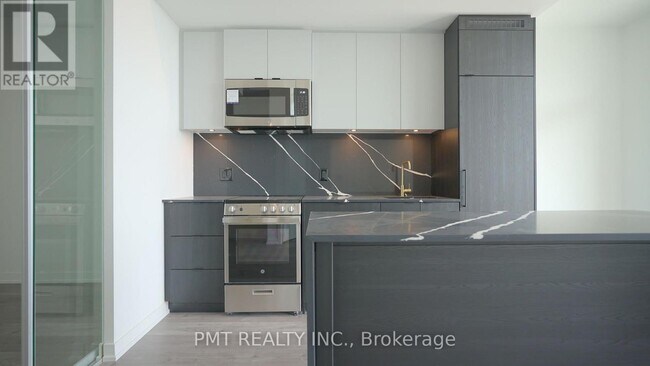 Building Photo - 285-1285 Dufferin St