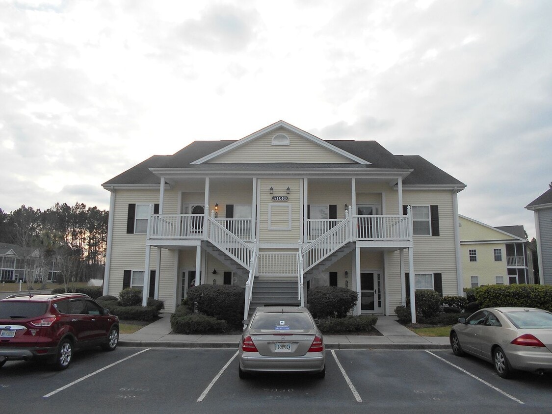 Foto principal - 3 bedroom, 2 bath condo in The Fountains