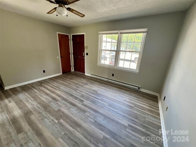 Building Photo - 610 Hester Dr