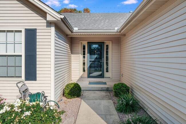 Foto del edificio - 4 Bed / 3 Bath ranch home