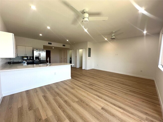 Building Photo - 20 NE 19th Ave