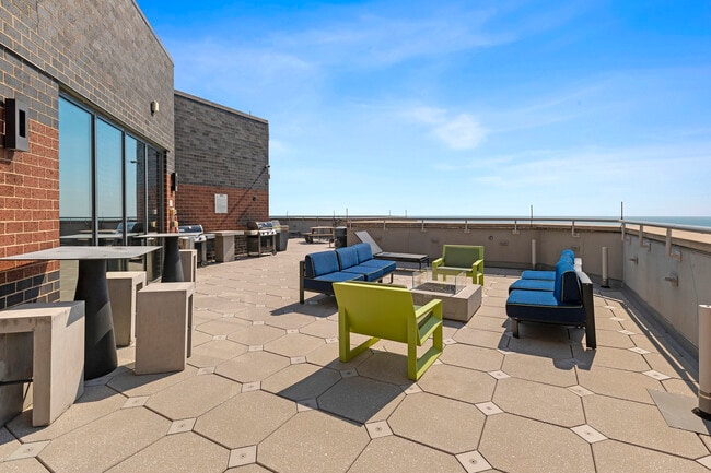 Foto del edificio - 3660 N Lake Shore Dr