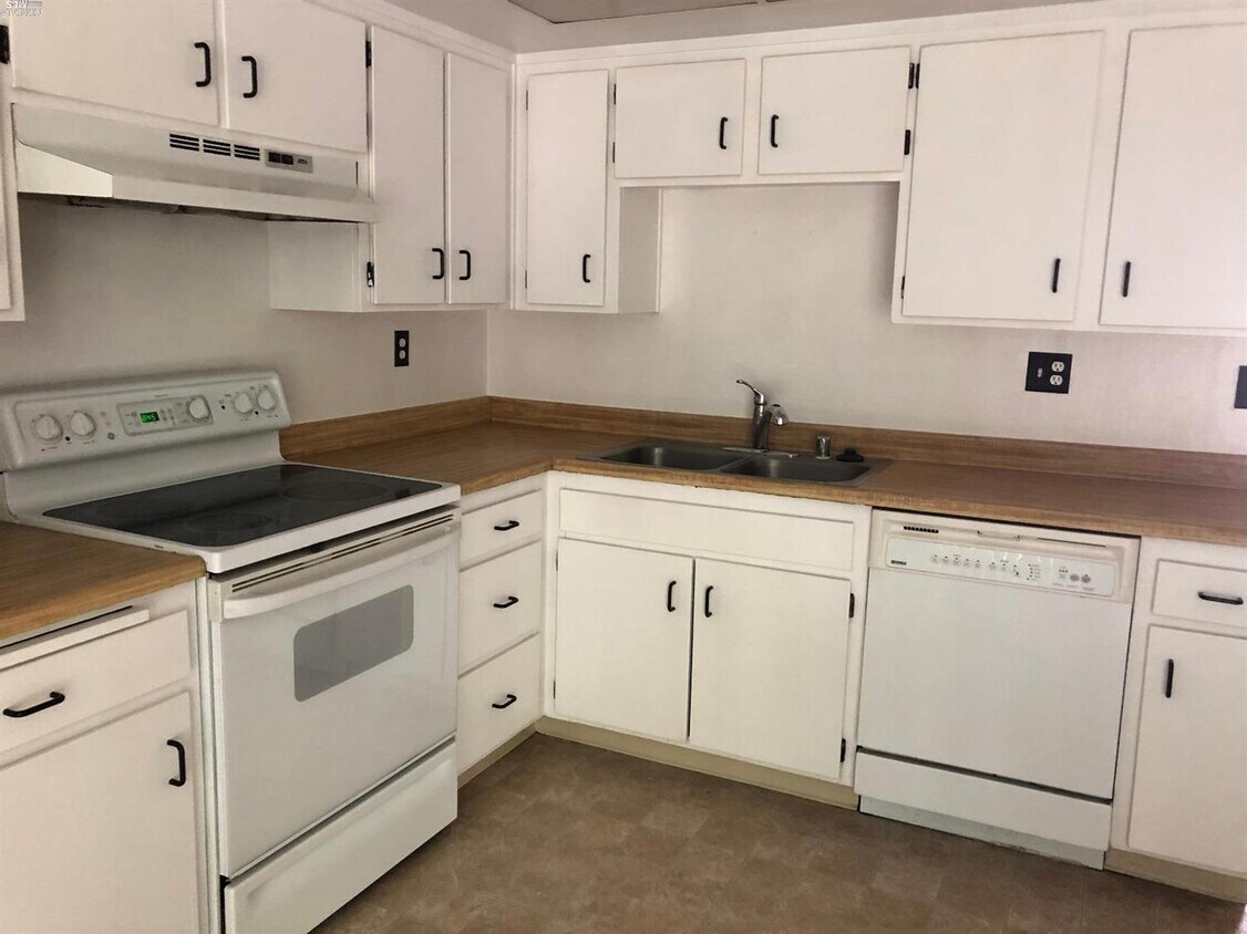 12 Conifer Square, Rohnert Park, CA 94928 Condo for Rent in Rohnert