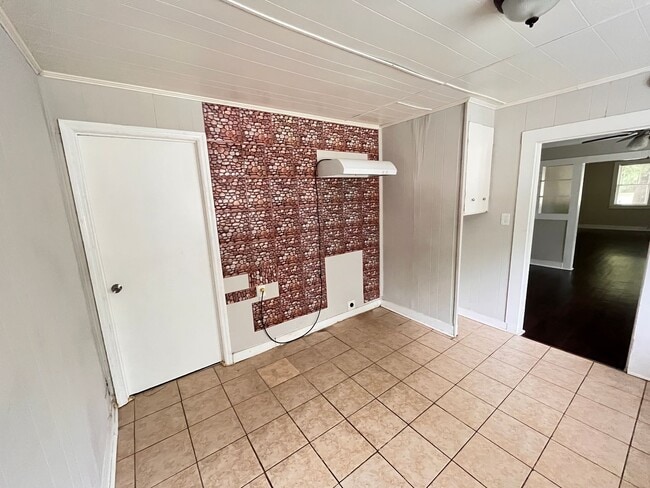 Building Photo - Charming & Updated Home in Decatur