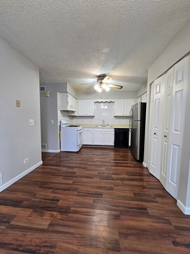 Building Photo - 1005 Manchester Ct