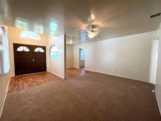 Foto del edificio - 1534 W 206th St