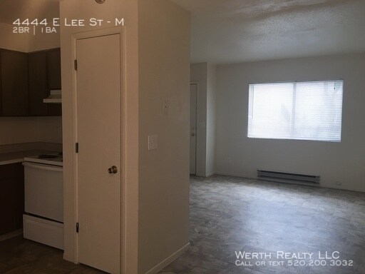 Building Photo - East Side Town Home 2bd/1ba