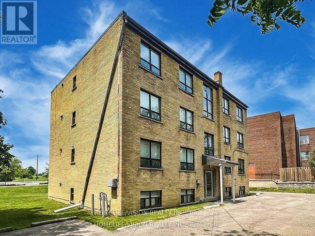 Building Photo - 9901 Yonge St