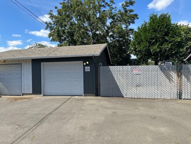 Foto del edificio - Beautifully updated 3 bedroom, 1 bath house in Eugene!