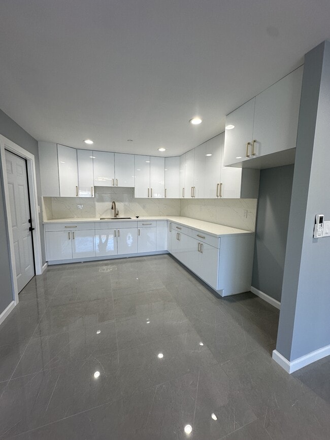 Building Photo - 4030 Hoku Ave