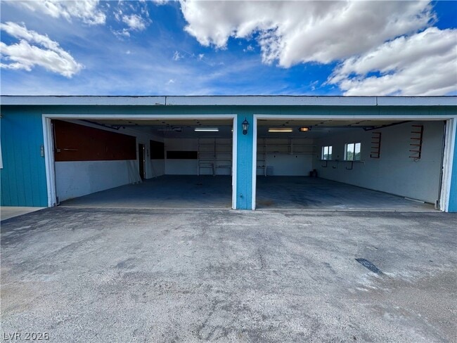 Building Photo - 561 Janet Ln