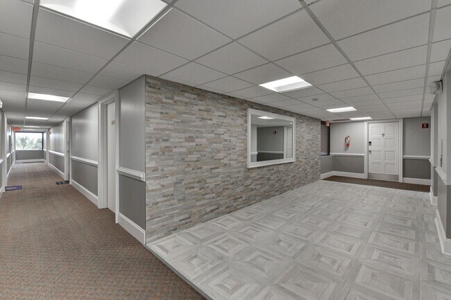 Building Photo - wh401