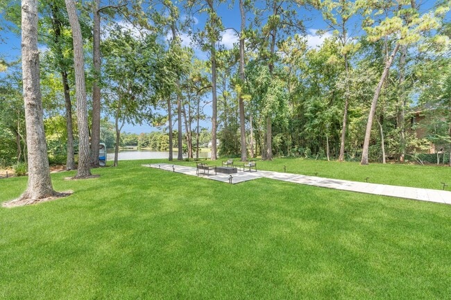 Building Photo - 1 E Wedgewood Glen