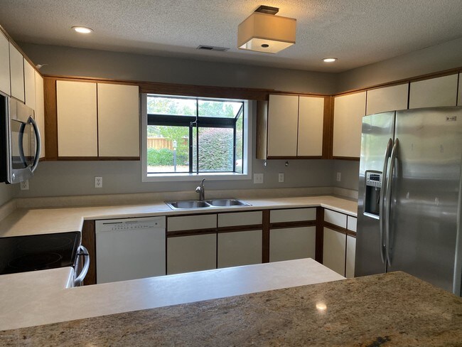 Building Photo - 1112 2 Mile Cir W