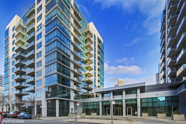 Building Photo - 123 S Green St