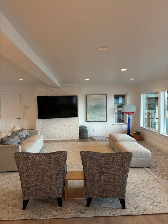 Building Photo - 90031 Cape Arago Hwy