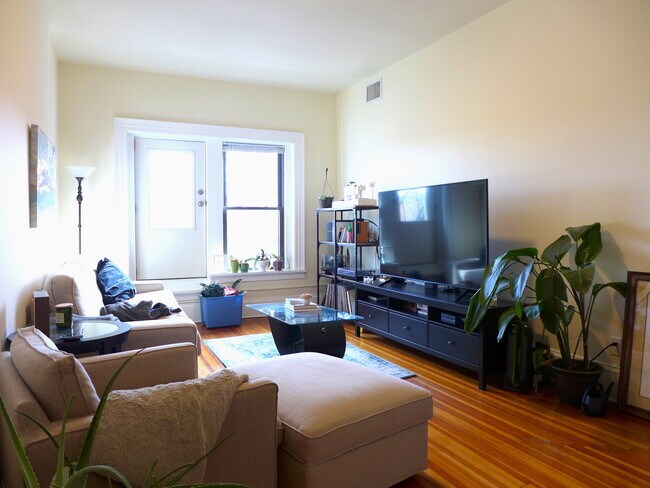 Building Photo - 1485 Beacon St
