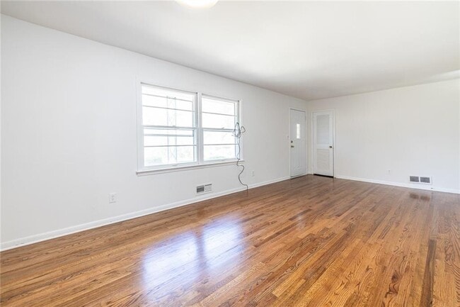 Foto del edificio - 2058 Green Forrest Dr