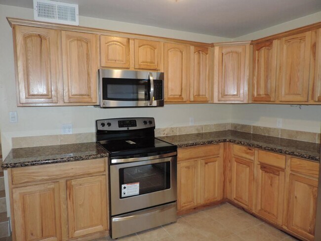 Foto del edificio - Dog Friendly - 4 Bedroom with Granite Counter tops.
