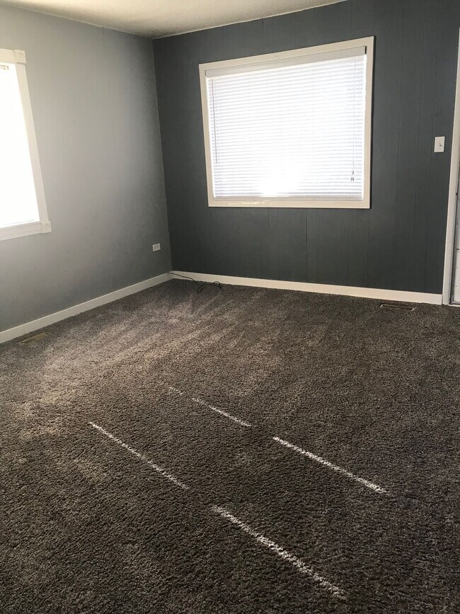 Photo du bâtiment - 1 Bed 1 Bath Unit in Sylvan Lake, AB