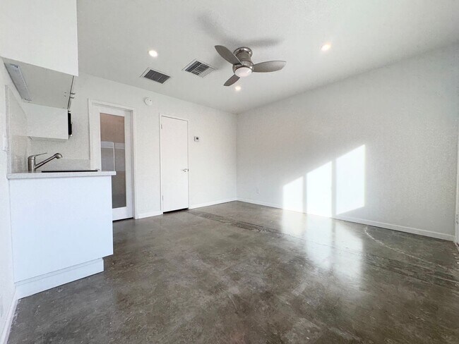 Foto del edificio - AVAILABLE NOW!! Studio Apartment in Palm Springs!!