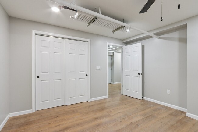 Building Photo - 2534 N Farwell Ave