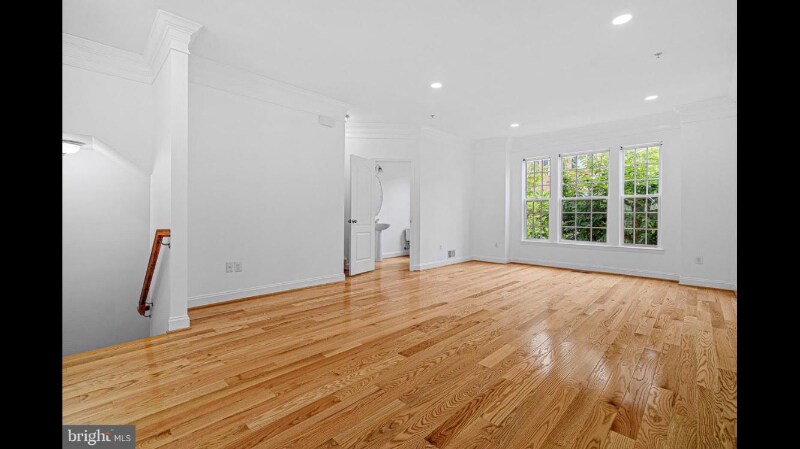 Primary Photo - 127 Horseshoe Bend Cir