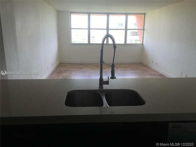 Foto del edificio - 9001 SW 77th Ave