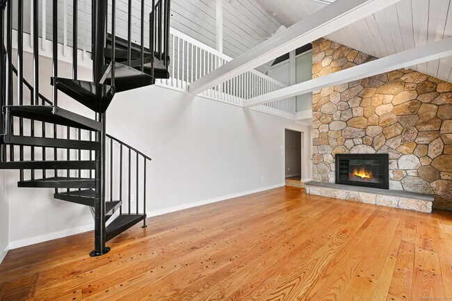 Foto del edificio - 144 W Norwalk Rd