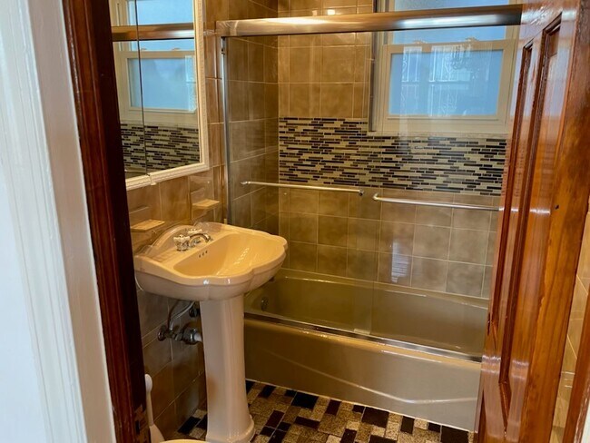 Foto del edificio - 304 Fulton Ave