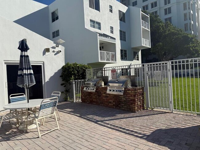 Foto del edificio - 2840 NE 14th Street Causeway