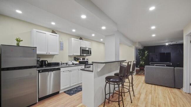 Building Photo - 203 Gower St