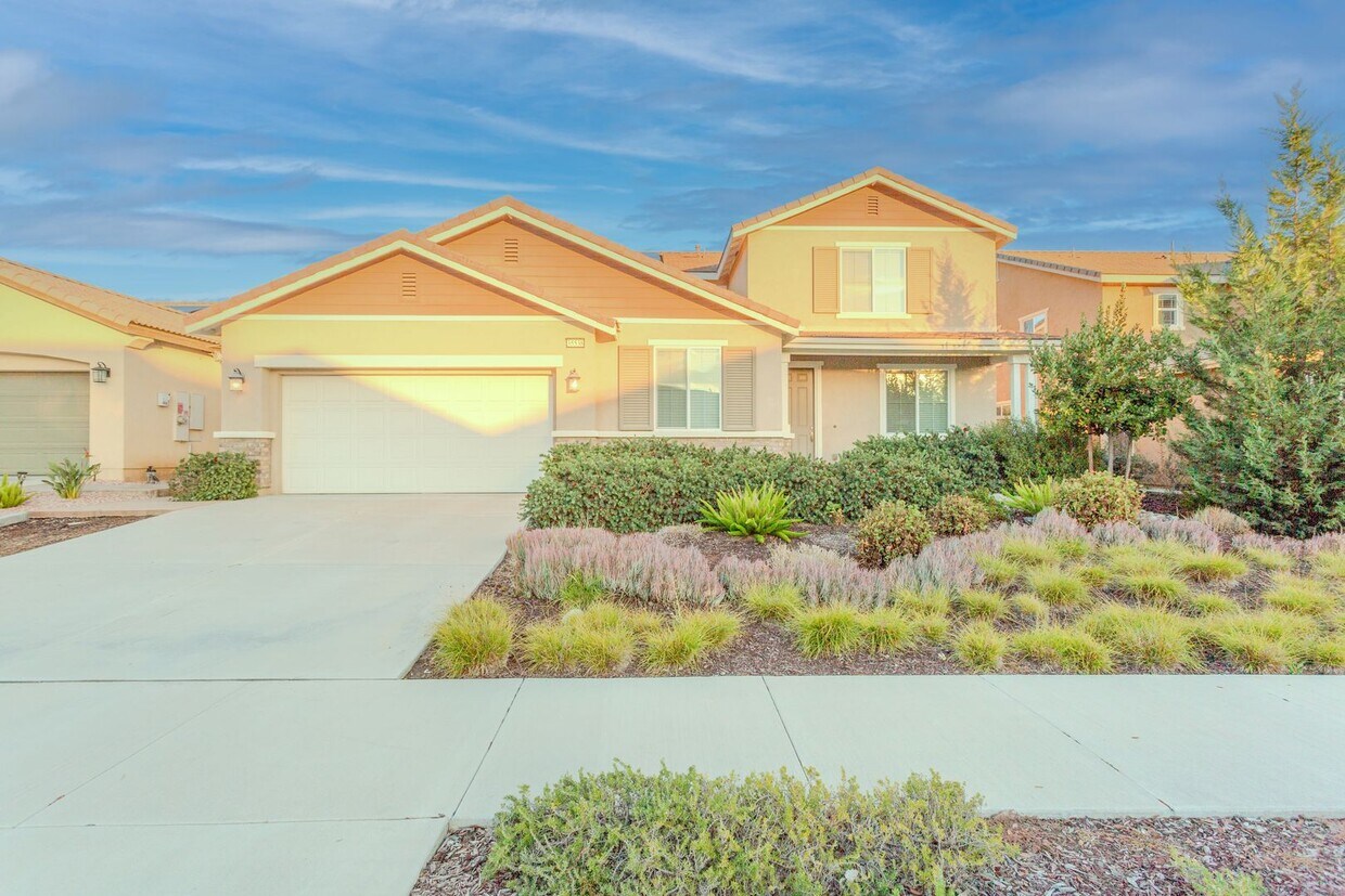 HUGE, 5 BED, 3 BATH + LOFT + OFFICE BEAU... House Rental in Winchester, CA