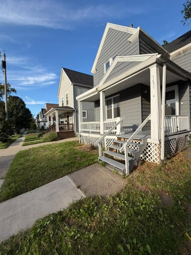 Building Photo - 1439 E 110th St