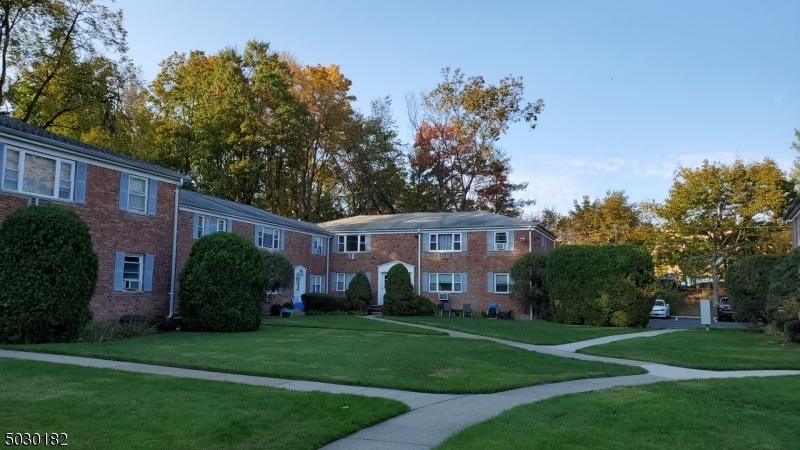 Primary Photo - 43 Conforti Ave
