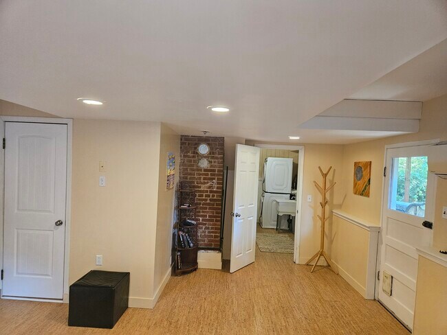 Building Photo - 3540 SW Hume St