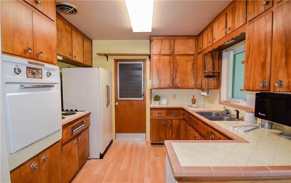 Primary Photo - 10613 Lake Vista Drive