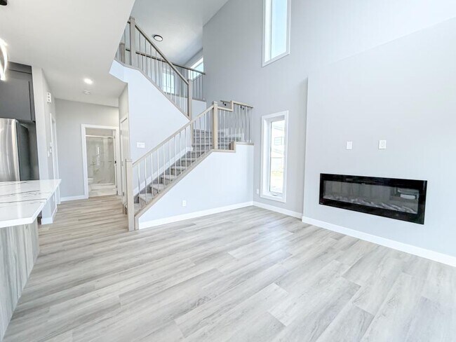 Building Photo - 4.0 bedroom in Edmonton Alberta T6X 1A2