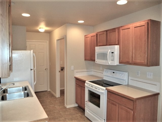 Building Photo - 585 N Katie Way