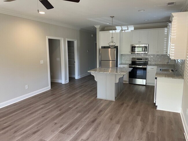 Building Photo - Brand new twin home