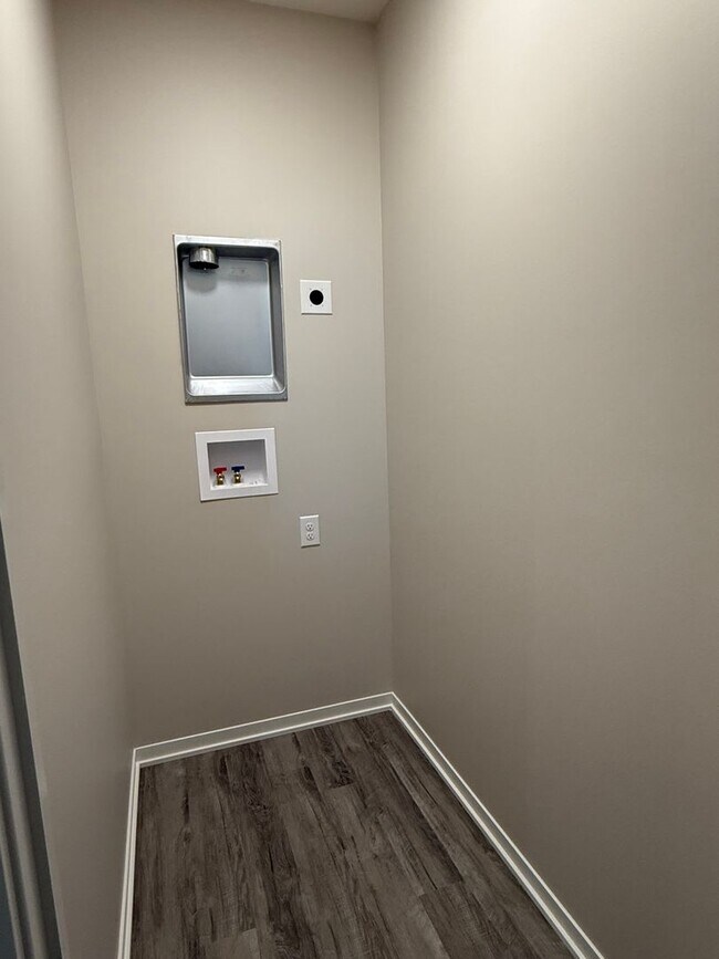 Foto del edificio - 8808 Daywood Ln