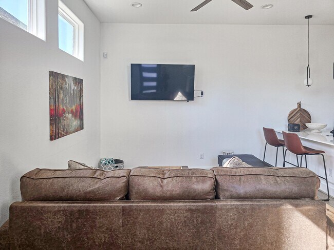 Building Photo - 203 Danna Ln