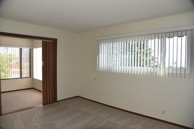Building Photo - 1529 Vista Del Mar Dr